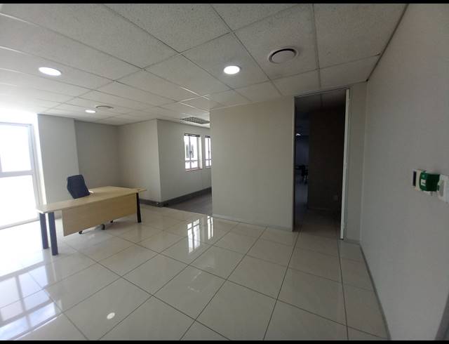554M² OFFICE TO LET IN BRYANSTON